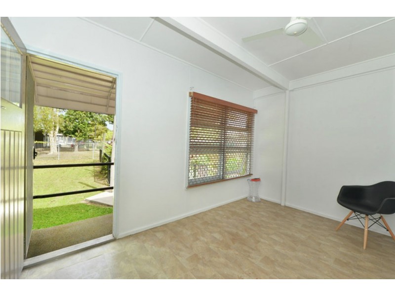 5 Chataway Street, Mooroobool QLD 4870