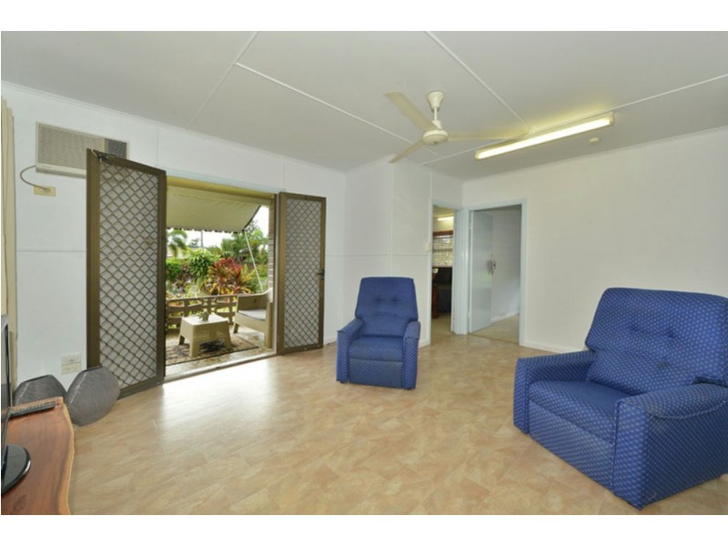 5 Chataway Street, Mooroobool QLD 4870