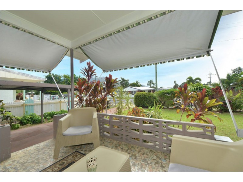 5 Chataway Street, Mooroobool QLD 4870