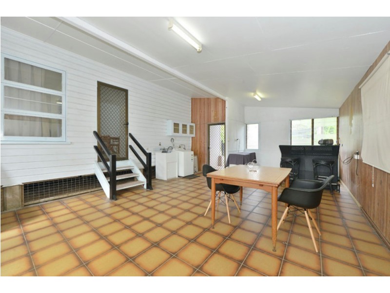 5 Chataway Street, Mooroobool QLD 4870