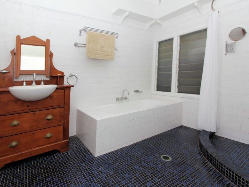 70 Tucker Street, Machans Beach QLD 4878