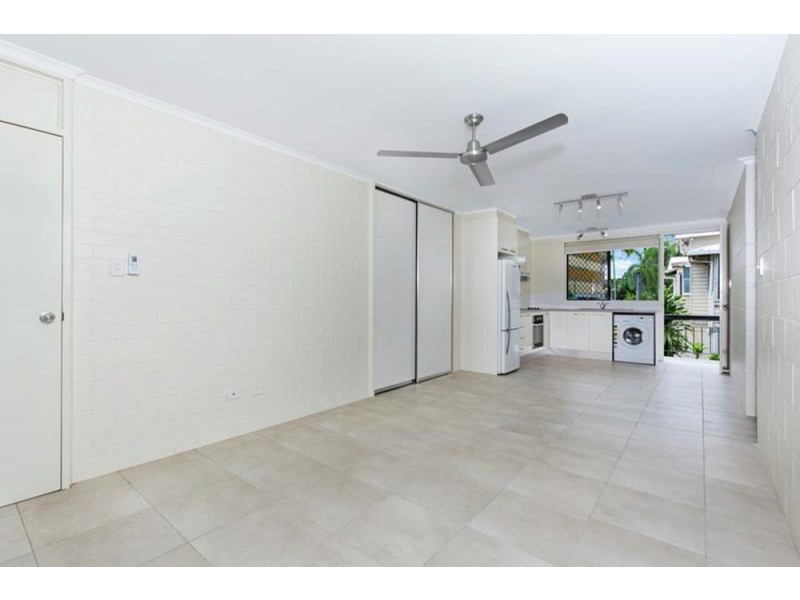 1/15 Digger Street, Cairns North QLD 4870