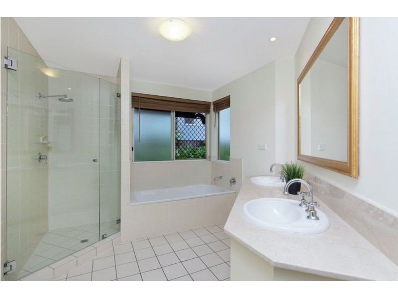 502/2 Greenslopes Street, Cairns North QLD 4870