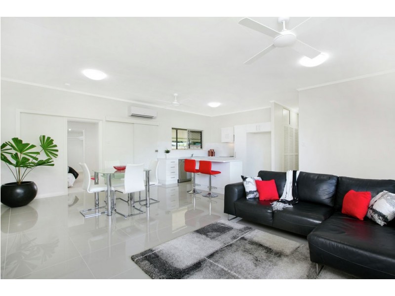 18-20 Hogan Street, Westcourt QLD 4870