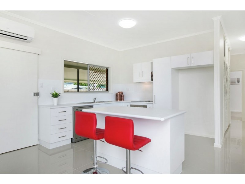 18-20 Hogan Street, Westcourt QLD 4870