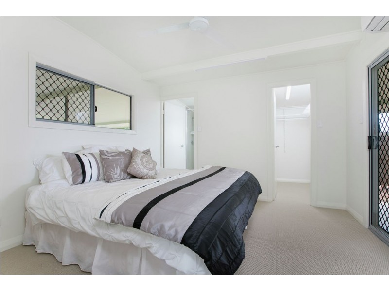 18-20 Hogan Street, Westcourt QLD 4870