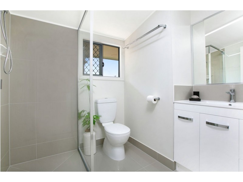 18-20 Hogan Street, Westcourt QLD 4870