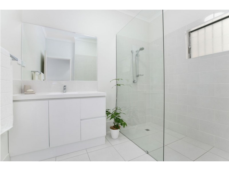 18-20 Hogan Street, Westcourt QLD 4870