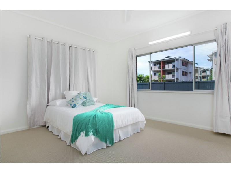 18-20 Hogan Street, Westcourt QLD 4870