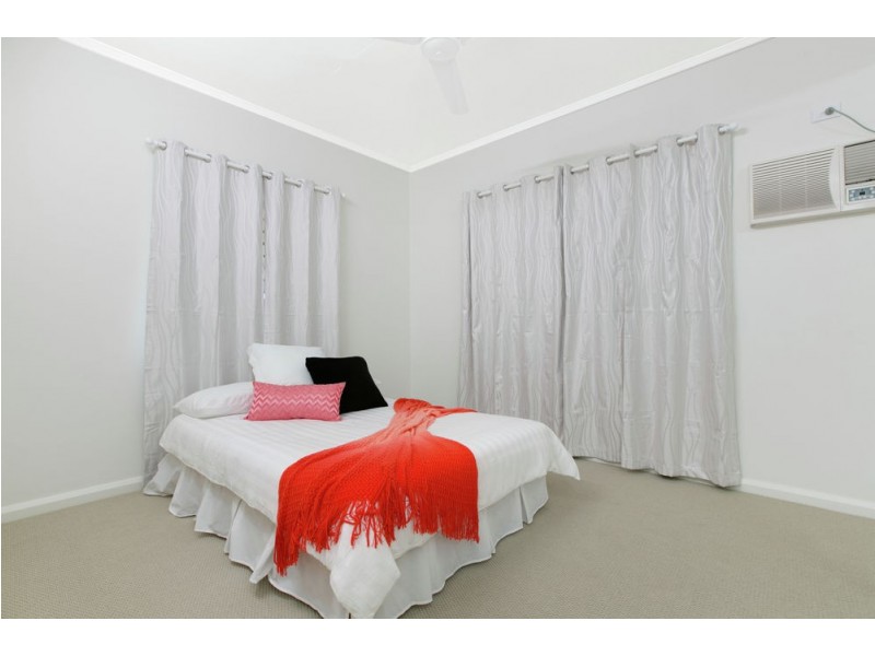 18-20 Hogan Street, Westcourt QLD 4870