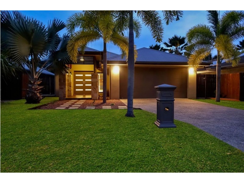 6 SAVAII CLOSE, Palm Cove QLD 4879