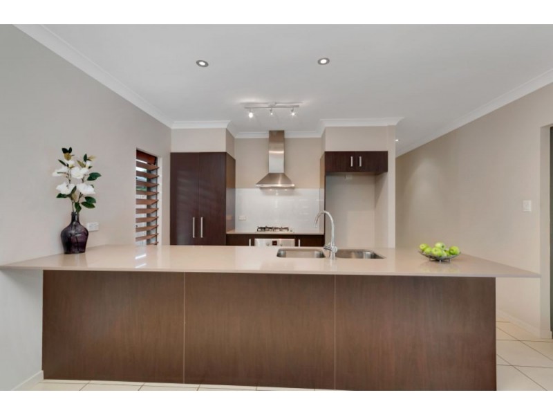 6 SAVAII CLOSE, Palm Cove QLD 4879