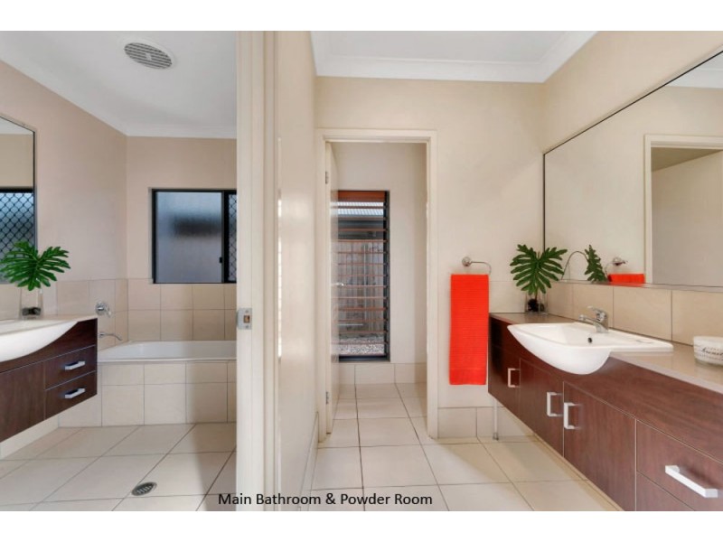 6 SAVAII CLOSE, Palm Cove QLD 4879