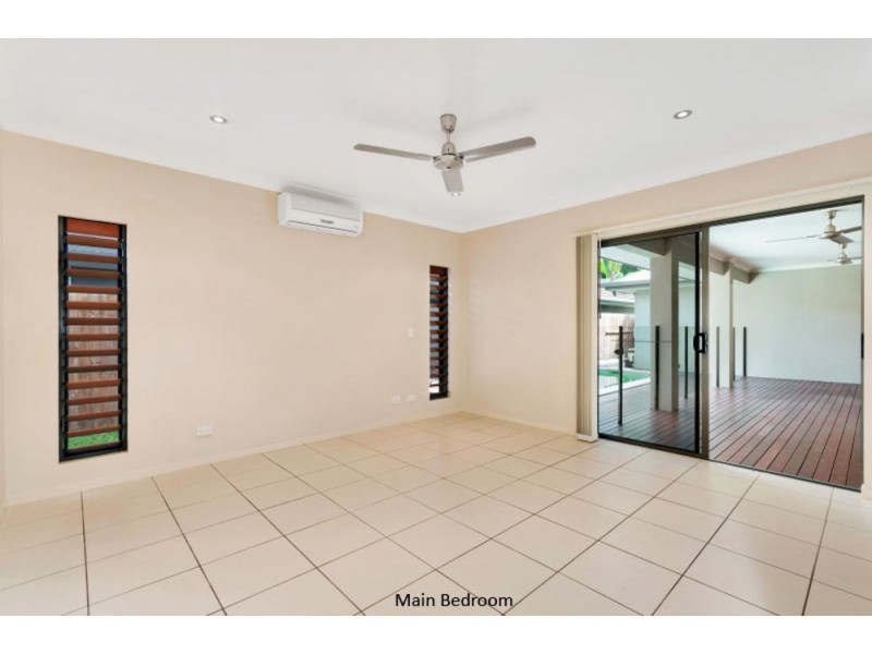 6 SAVAII CLOSE, Palm Cove QLD 4879
