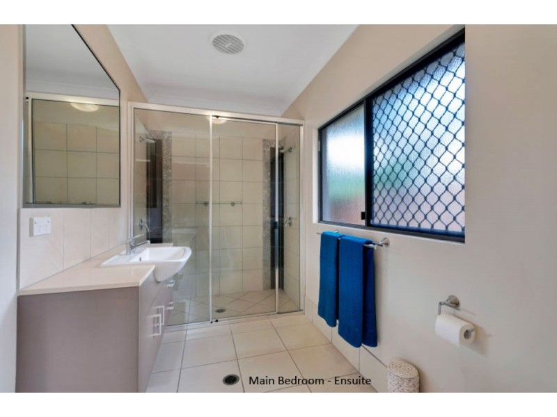 6 SAVAII CLOSE, Palm Cove QLD 4879
