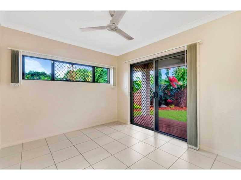6 SAVAII CLOSE, Palm Cove QLD 4879
