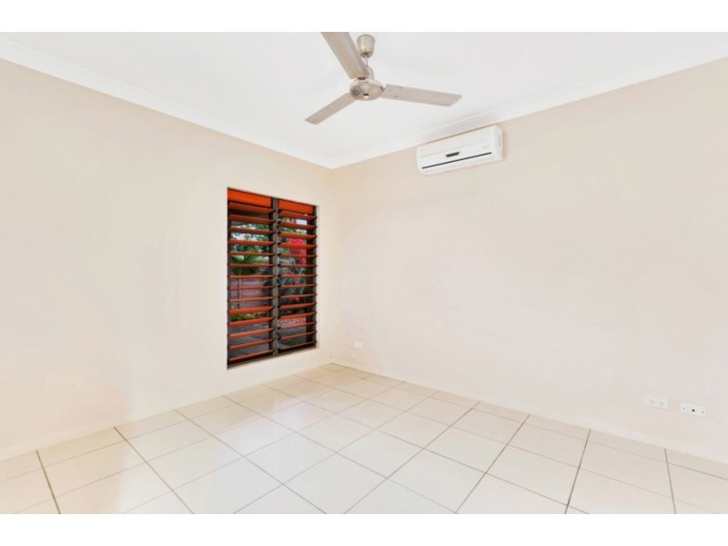 6 SAVAII CLOSE, Palm Cove QLD 4879