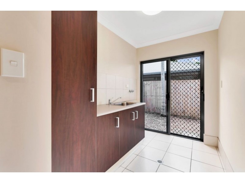 6 SAVAII CLOSE, Palm Cove QLD 4879