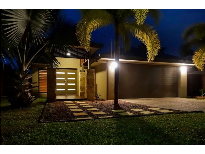 6 SAVAII CLOSE, Palm Cove QLD 4879