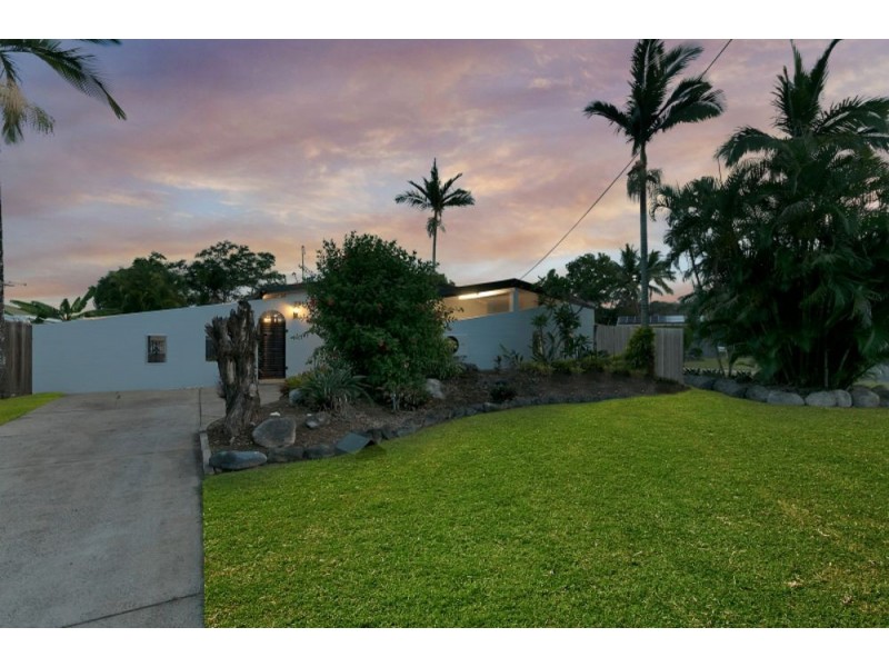 8 Briggs Close, Whitfield QLD 4870