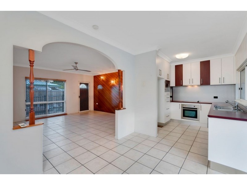 8 Briggs Close, Whitfield QLD 4870