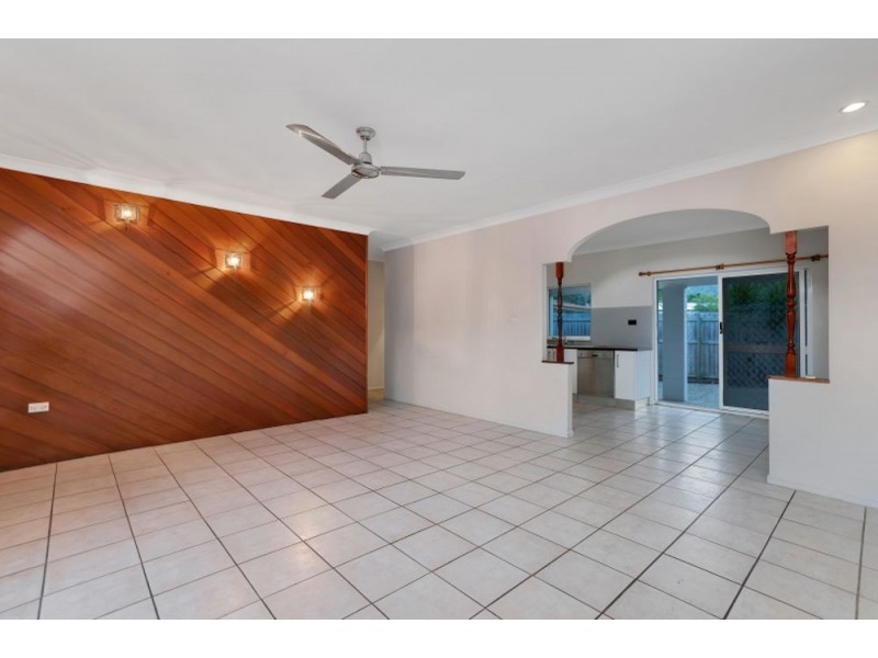 8 Briggs Close, Whitfield QLD 4870