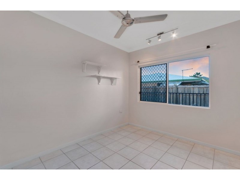 8 Briggs Close, Whitfield QLD 4870