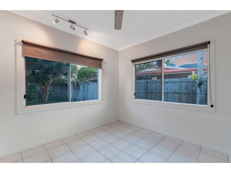 8 Briggs Close, Whitfield QLD 4870