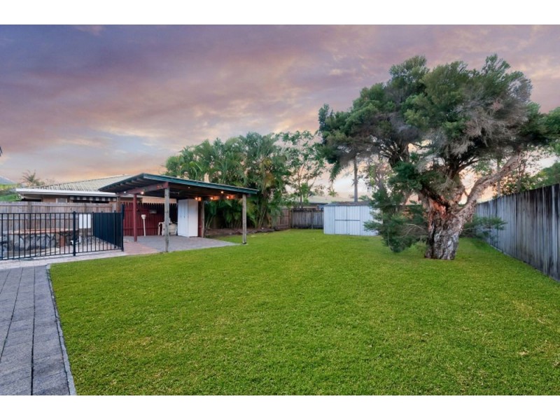 8 Briggs Close, Whitfield QLD 4870