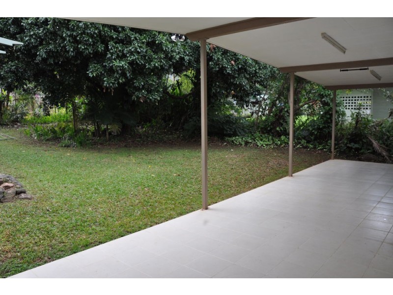 9 Bradford Street, Whitfield QLD 4870