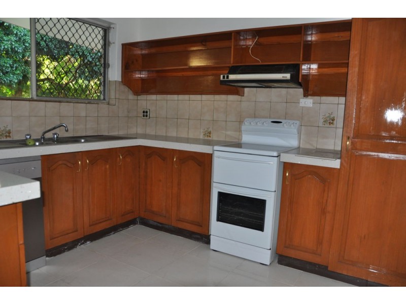 9 Bradford Street, Whitfield QLD 4870