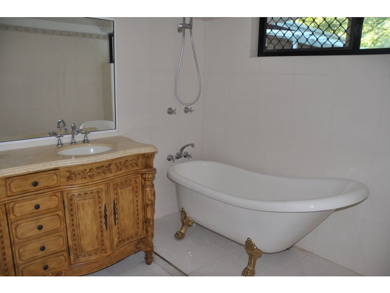 9 Bradford Street, Whitfield QLD 4870