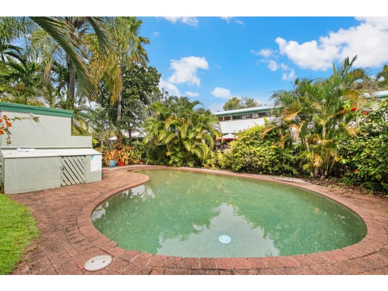 9/25-31 Hibiscus Lane, Holloways Beach QLD 4878