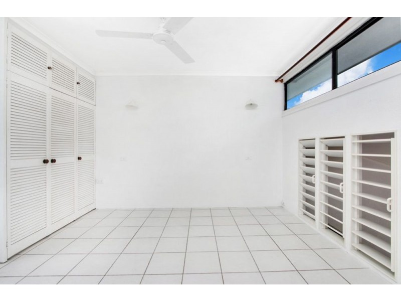 9/25-31 Hibiscus Lane, Holloways Beach QLD 4878