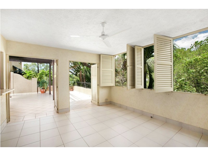 811/2 Greenslopes Street, Cairns North QLD 4870