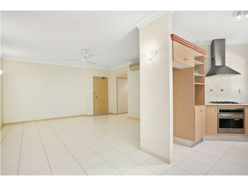 811/2 Greenslopes Street, Cairns North QLD 4870
