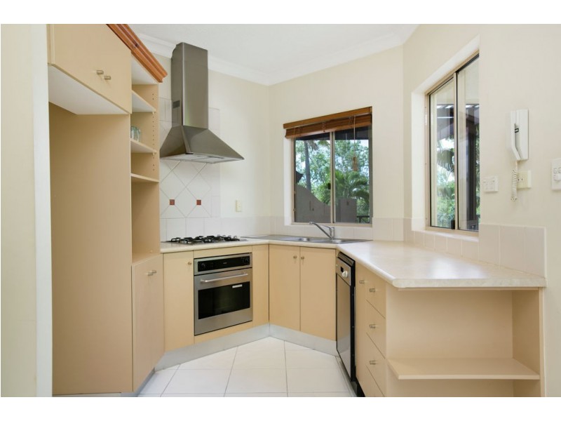 811/2 Greenslopes Street, Cairns North QLD 4870