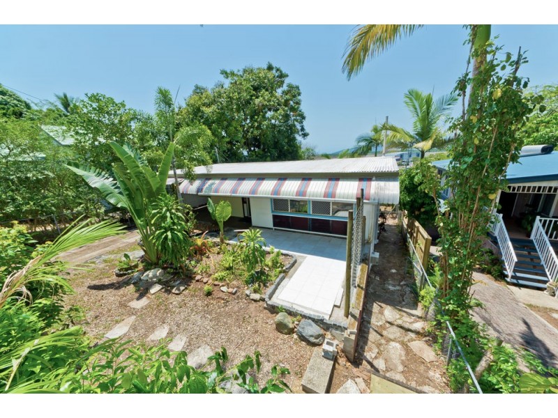 8 Sexton Street, Aeroglen QLD 4870