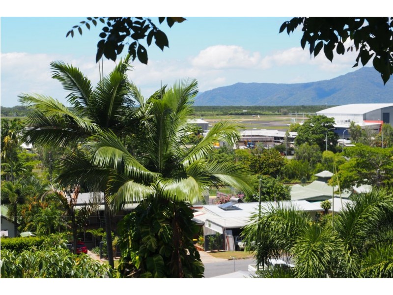 8 Sexton Street, Aeroglen QLD 4870