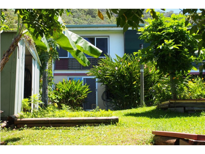 8 Sexton Street, Aeroglen QLD 4870