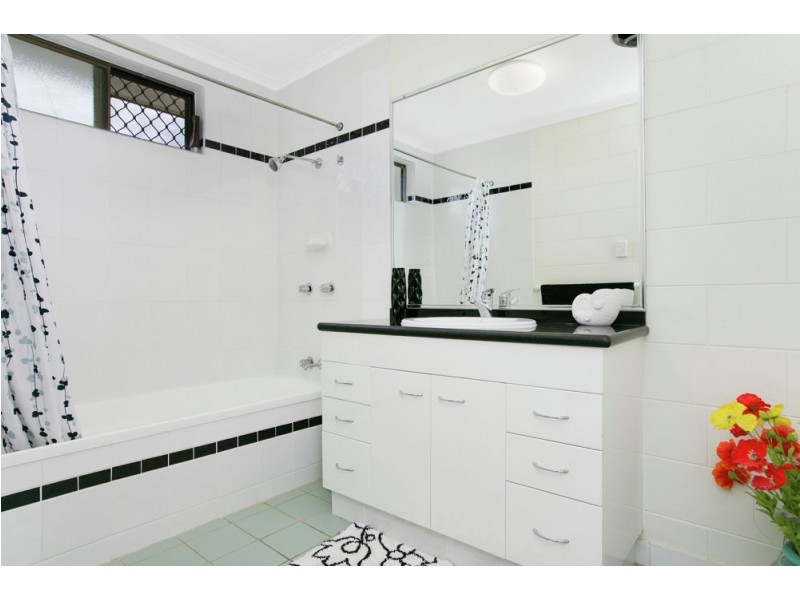76 Toogood Road, Woree QLD 4868