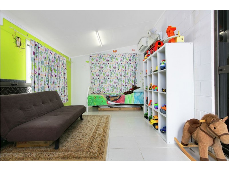 76 Toogood Road, Woree QLD 4868