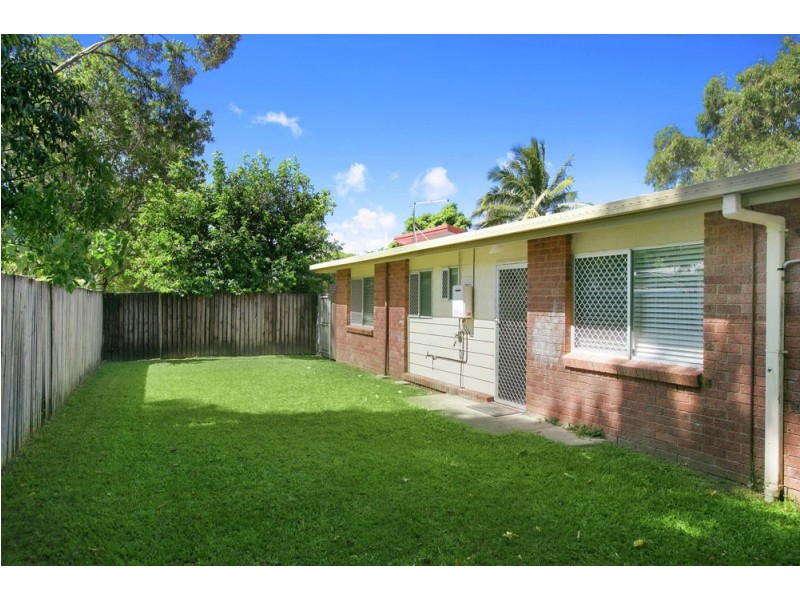9 Rignold Street, Mooroobool QLD 4870