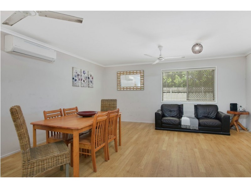 9 Rignold Street, Mooroobool QLD 4870