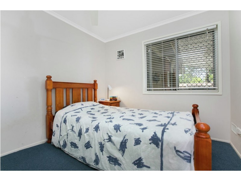 9 Rignold Street, Mooroobool QLD 4870