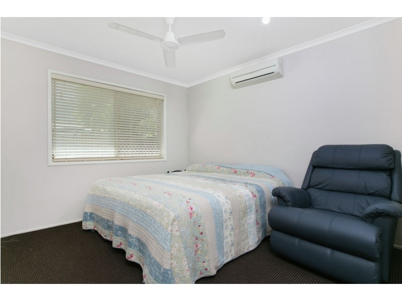 9 Rignold Street, Mooroobool QLD 4870