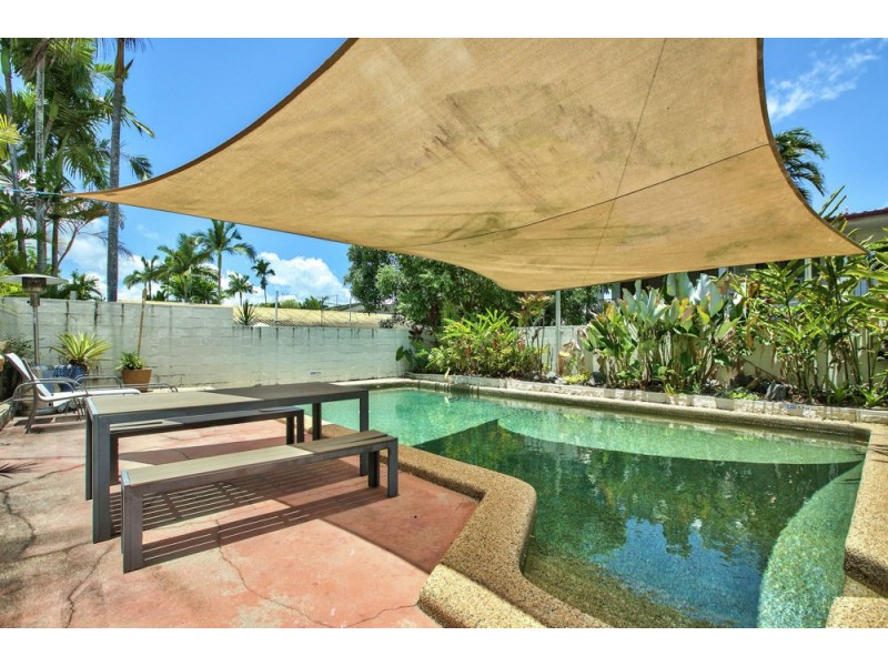1/4 Crathern Close, Edge Hill QLD 4870