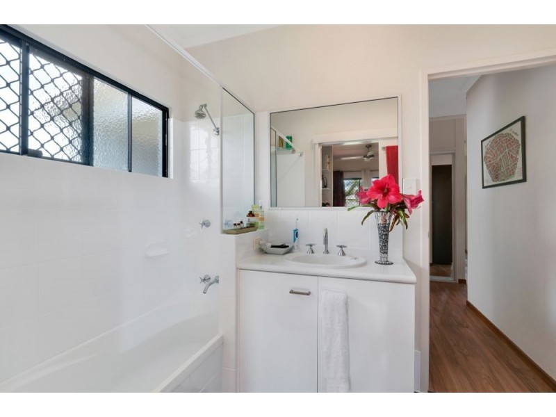 101/2-6 Lake Placid Road, Caravonica QLD 4878