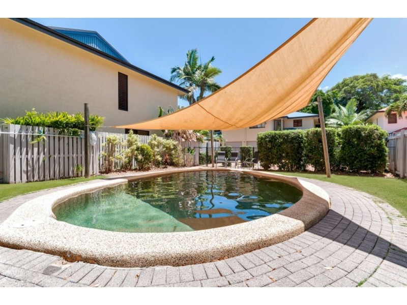 3/24-26 Old Smithfield Road, Freshwater QLD 4870