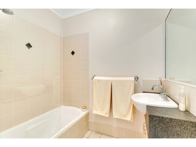 3/24-26 Old Smithfield Road, Freshwater QLD 4870